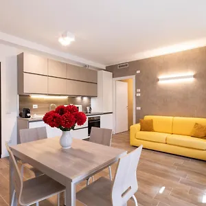 West - Modern And Comfortable Милан